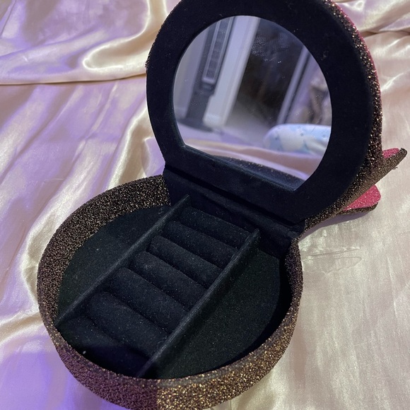 Heart-Shaped Pink Accent Chair - Picture 2 of 2